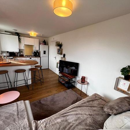 Two Bedroom Apartment In Barry-Close To Beach Exterior photo