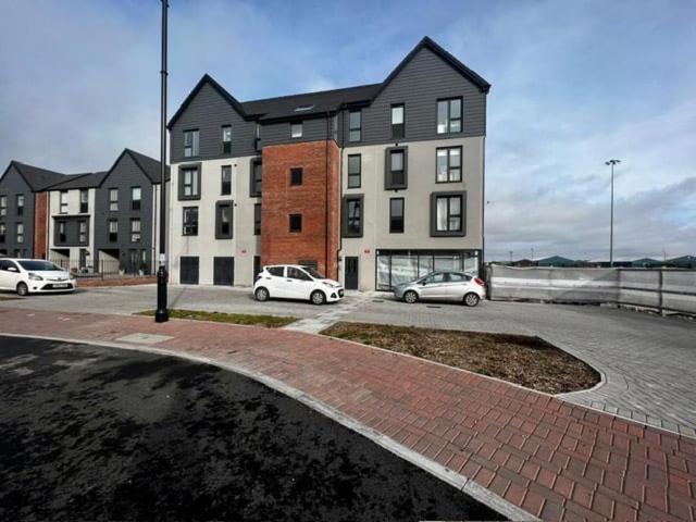 Two Bedroom Apartment In Barry-Close To Beach Exterior photo